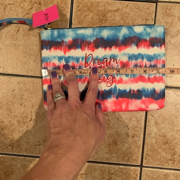 Betsey Johnson Tie Dyed "Dream Big" Wristlet NWT - Picture 6 of 7